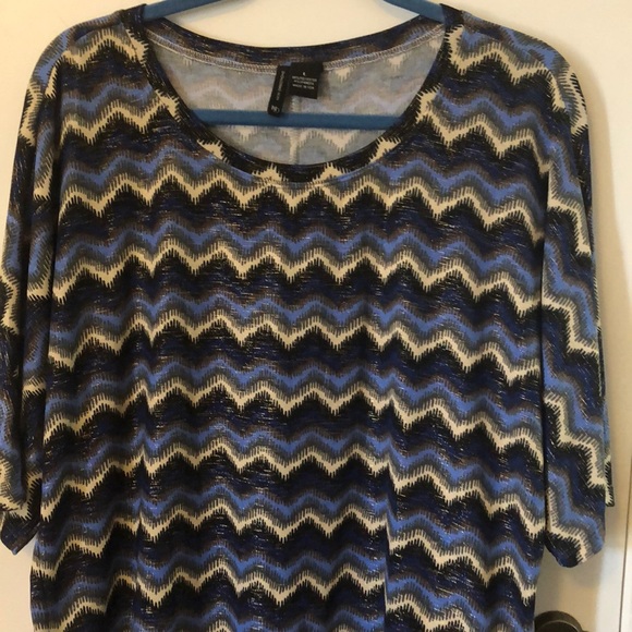 New Direction size Lg short sleeved top - Picture 2 of 5